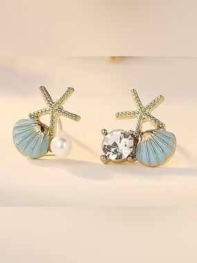 Petite Seashell Gold Earrings*